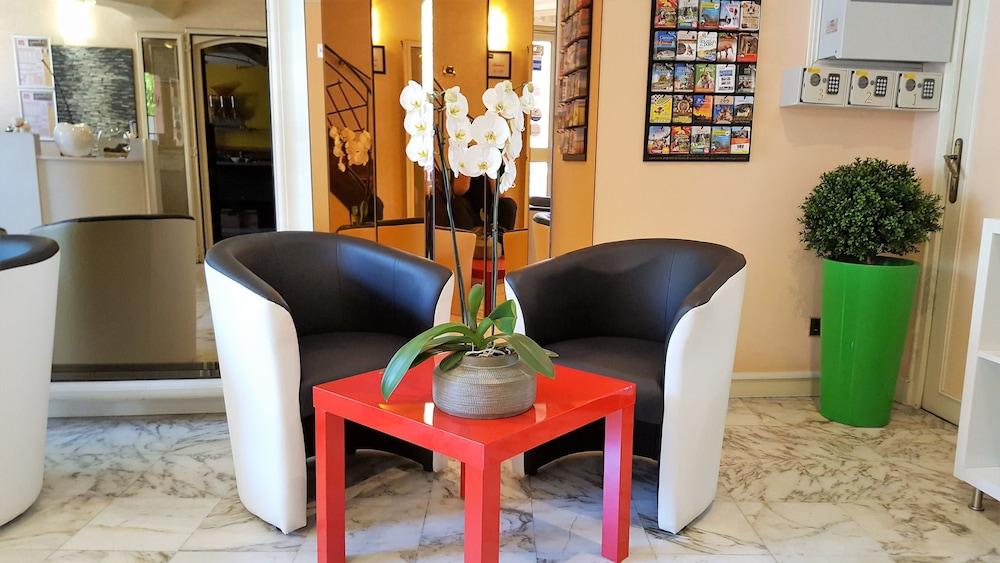 אז'ן Contact Hotel Le Provence מראה חיצוני תמונה