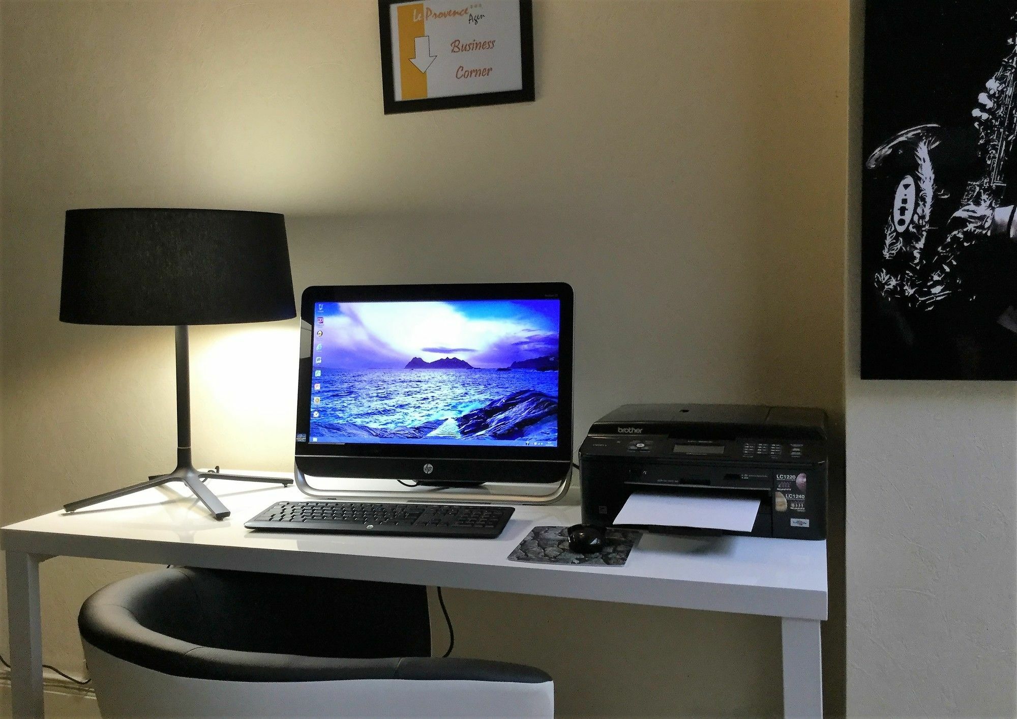 אז'ן Contact Hotel Le Provence מראה חיצוני תמונה