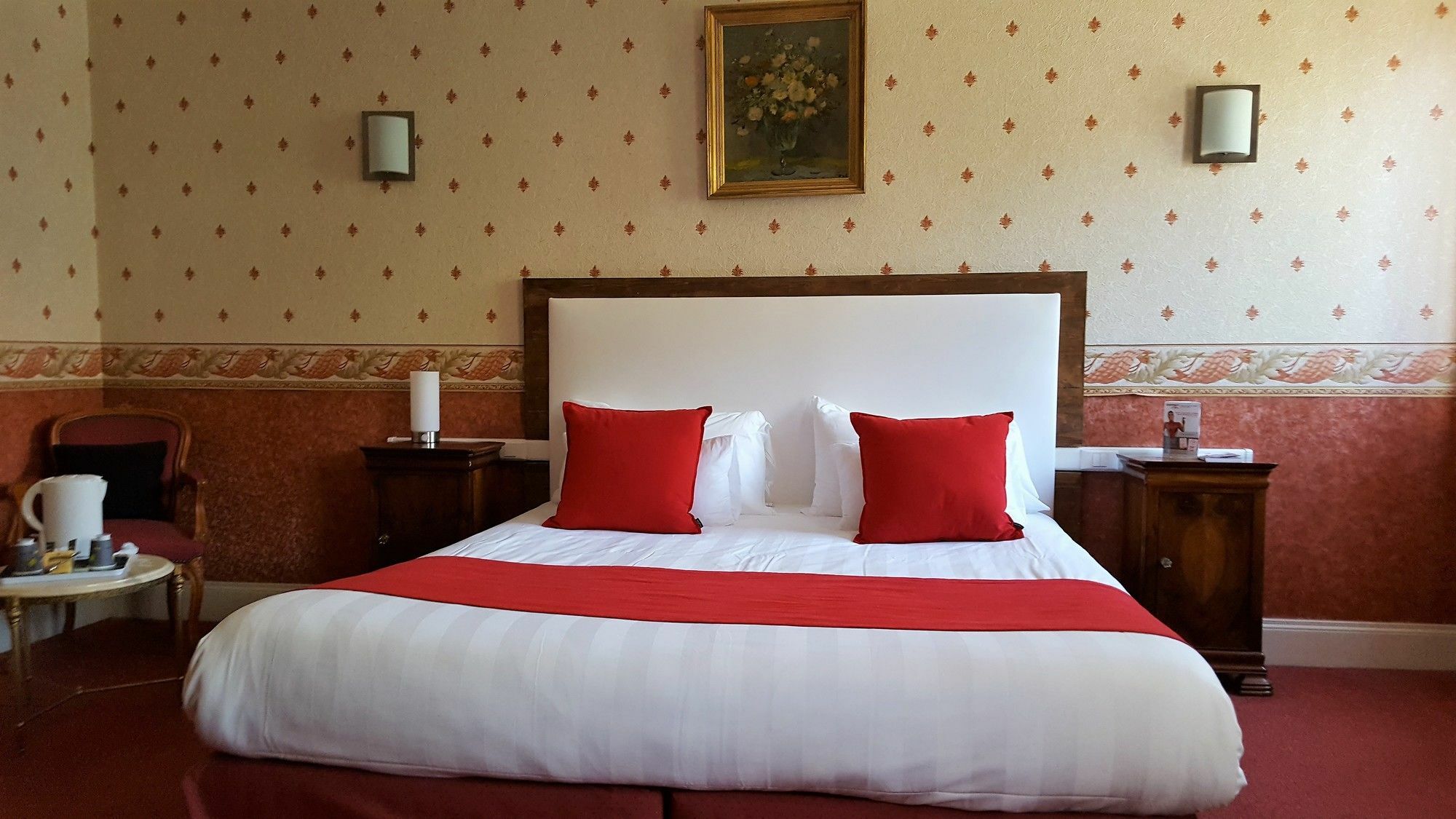 אז'ן Contact Hotel Le Provence מראה חיצוני תמונה